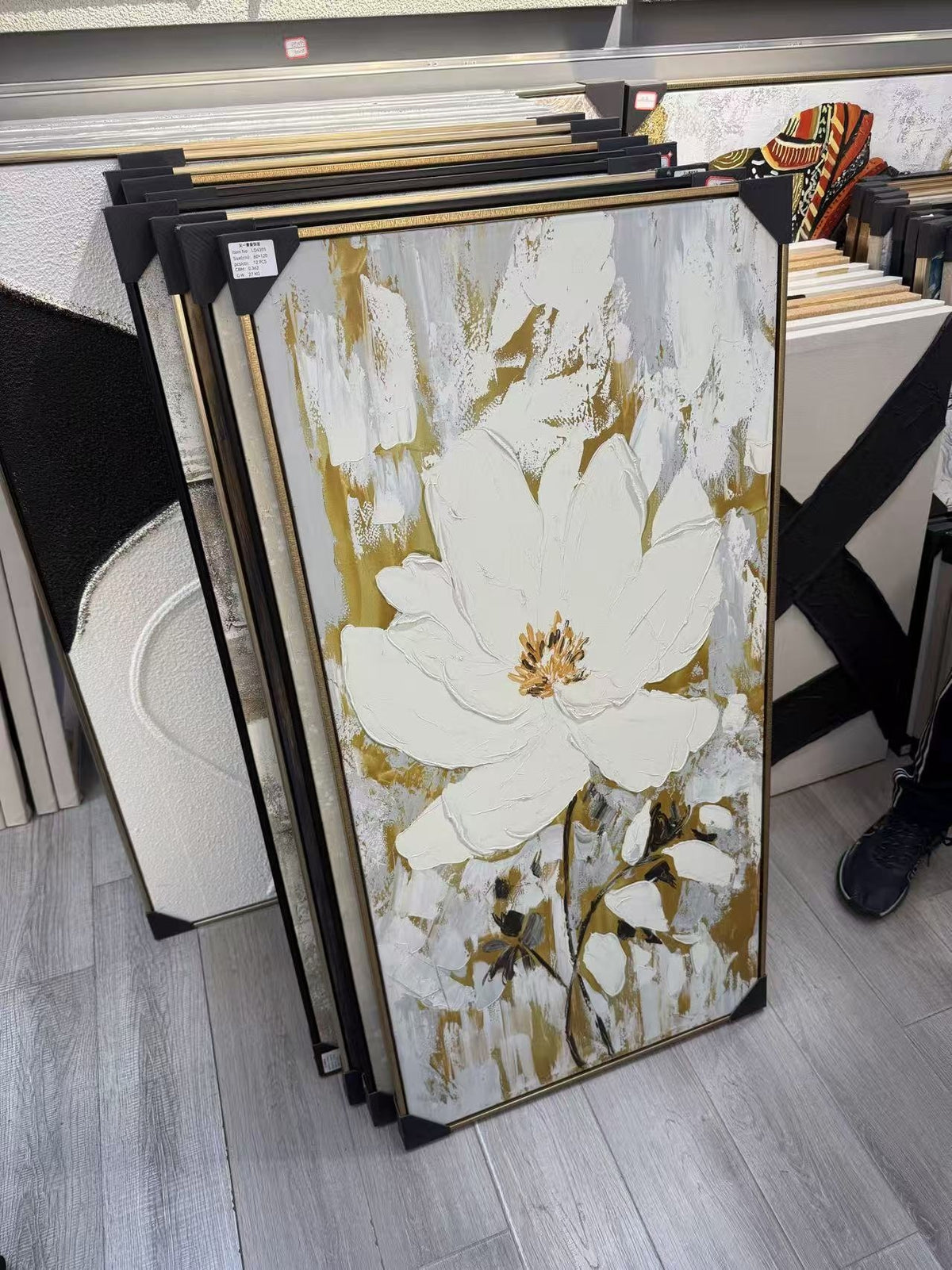 „Baltoji magnolija“ reljefinis vertikalus paveikslas, 60 × 120 cm