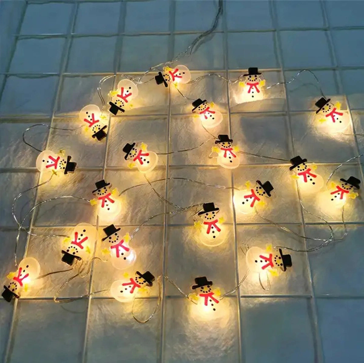 LED girlianda „Besmegeniai“