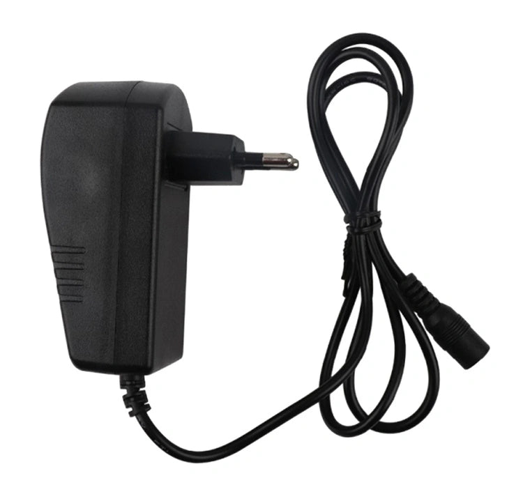 Universalus reguliuojamas maitinimo adapteris su 6 antgaliais, 3–12 V, 24 W