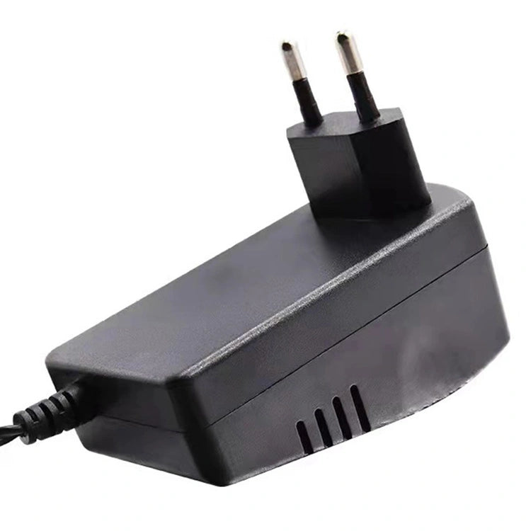 Universalus reguliuojamas maitinimo adapteris su 6 antgaliais, 3–12 V, 24 W